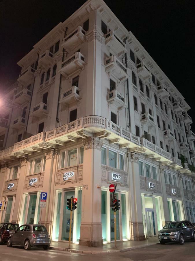 Berga Exclusive Suite 3 Bari Exteriör bild